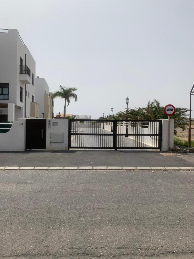 Sunny Luxury Apartment With Two Great Sunny - Level Terraces, Two Swimming Pools, In A New Complex Pueblo Majorero, Close To Fuerteventura Golf Club, Next To The Beach , Atlantico Shopping Mall And Casino In Caleta De Fuste Buitenkant foto